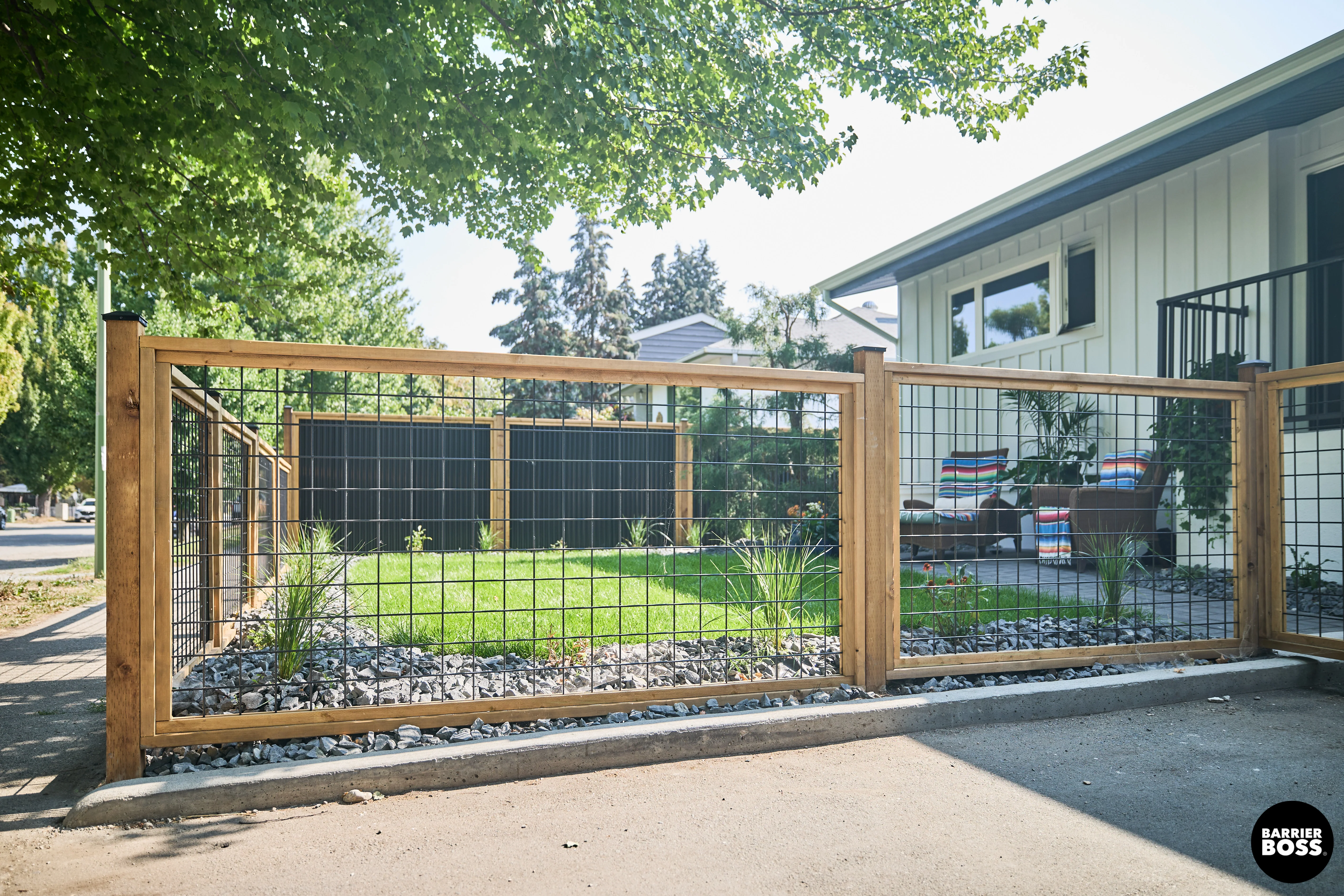 Black Hog Wire Fence Panels - Image 26