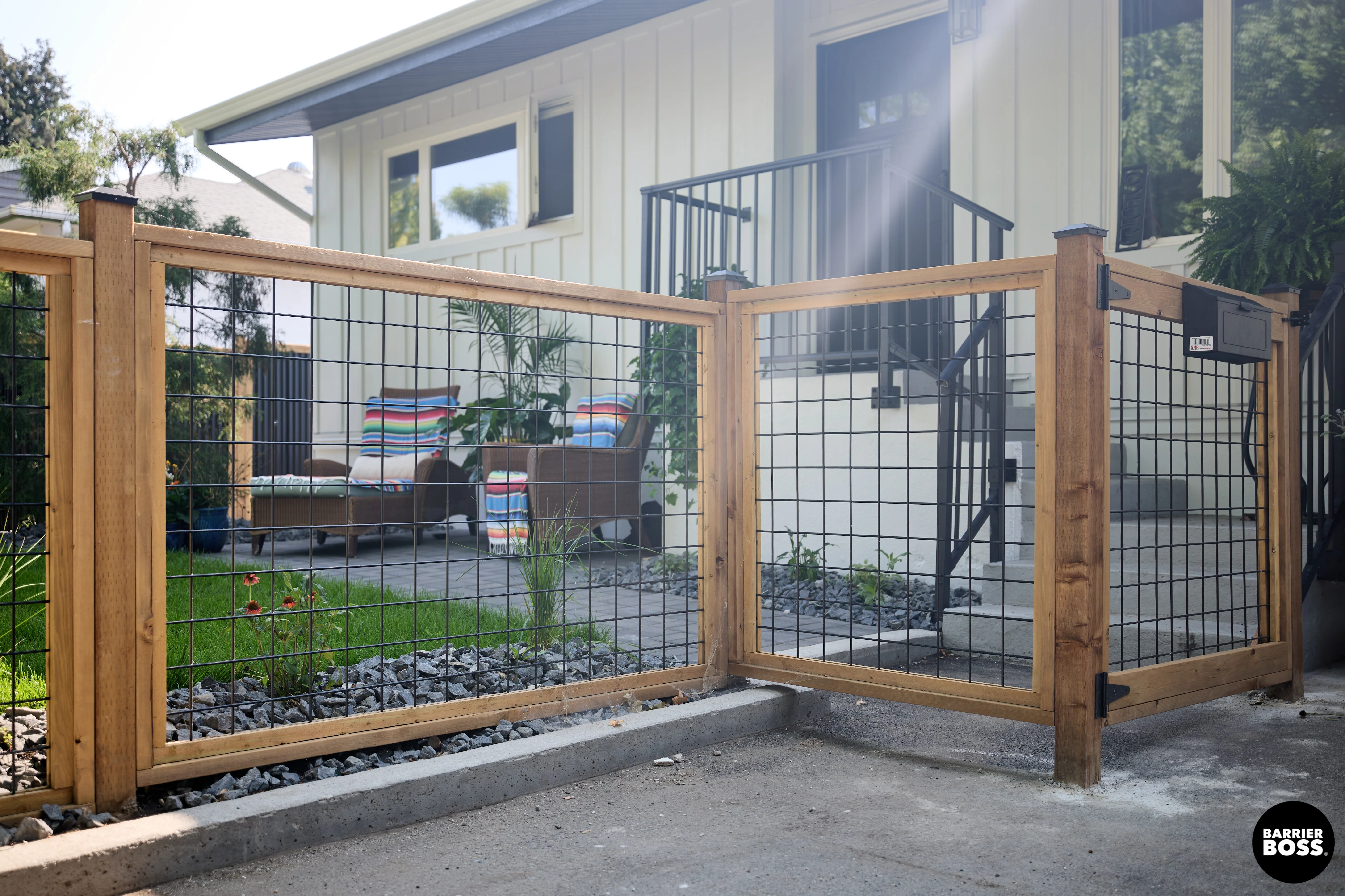 Black Hog Wire Fence Panels - Image 38