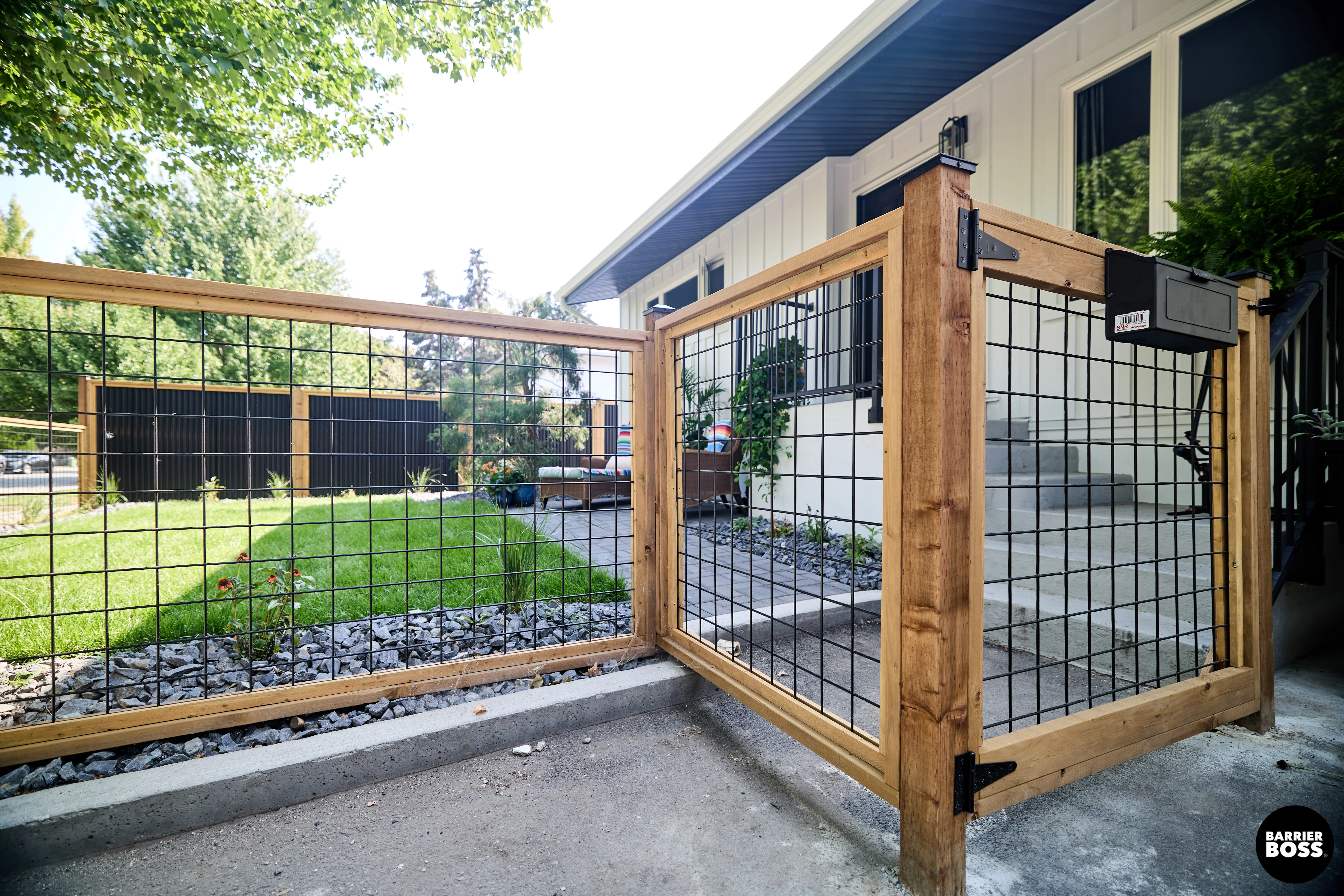 Black Hog Wire Fence Panels - Image 40