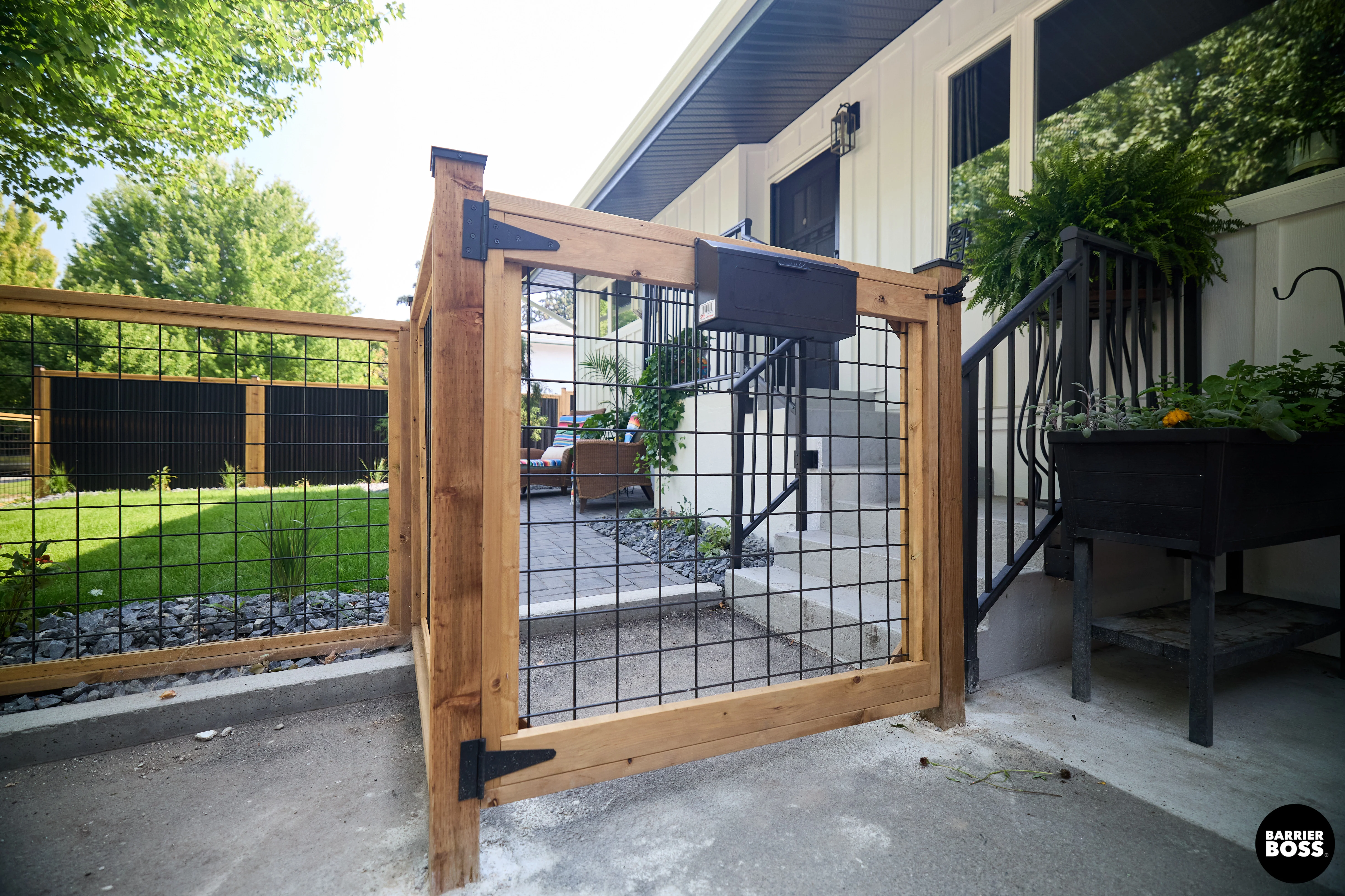 Black Hog Wire Fence Panels - Image 65