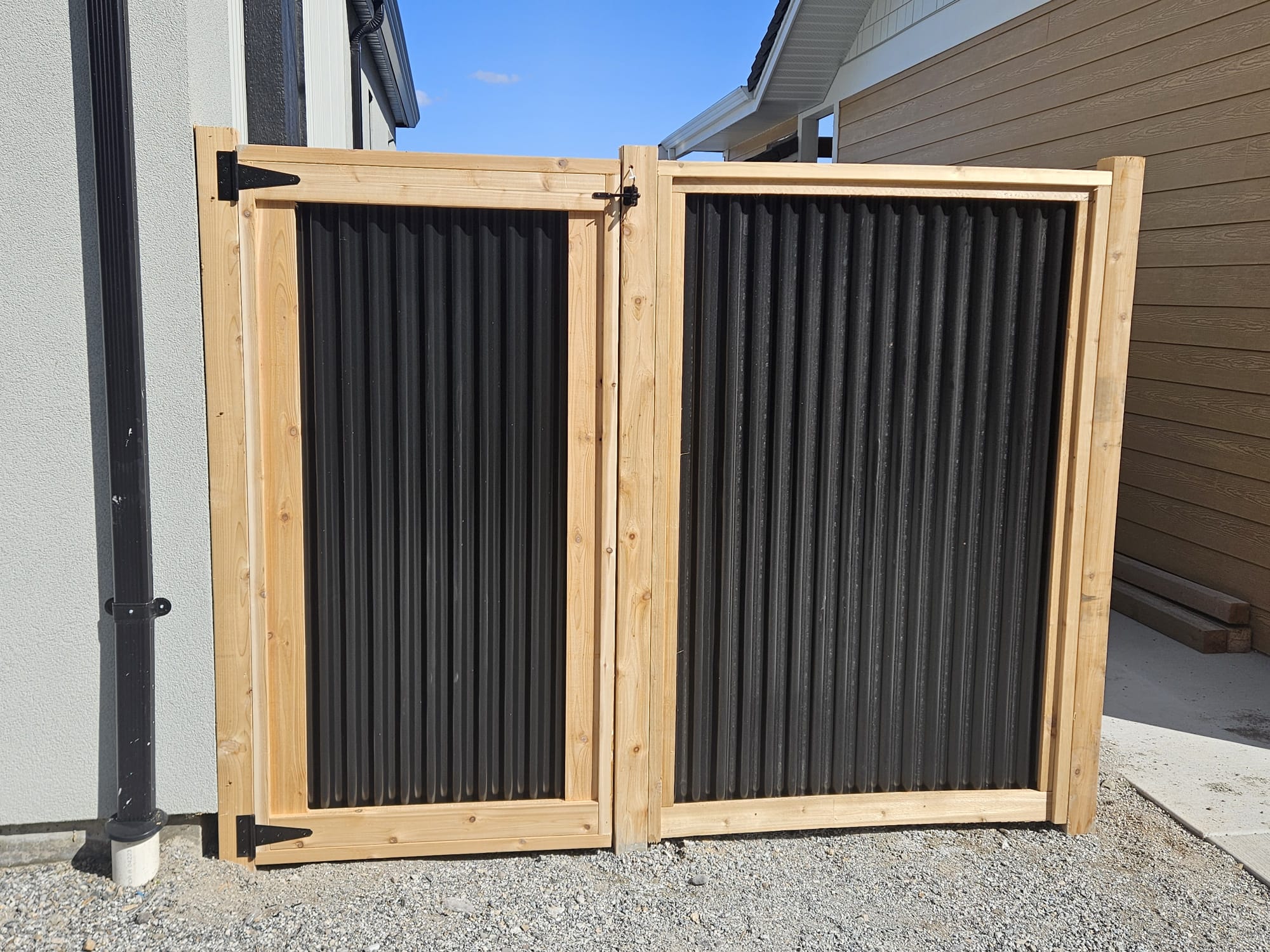 Corrugated Metal Privacy Fence Panels – Cedar Wood Frame - Image 41